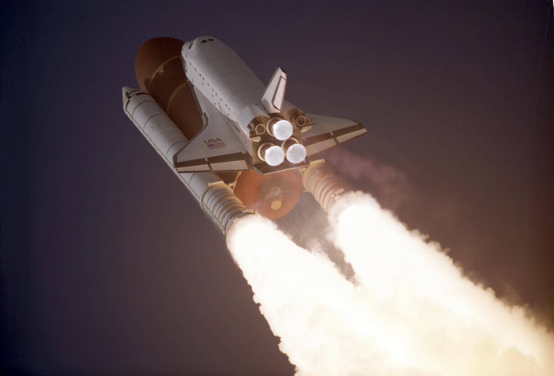At Space Launch Complex 41, the Juno spacecraft, enclosed in an Atlas payload fairing, was transferred into the Vertical Integration Facility where it was positioned on top of the Atlas rocket stacked inside.
